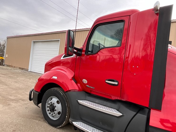 2020-kenworth-t680-image-19