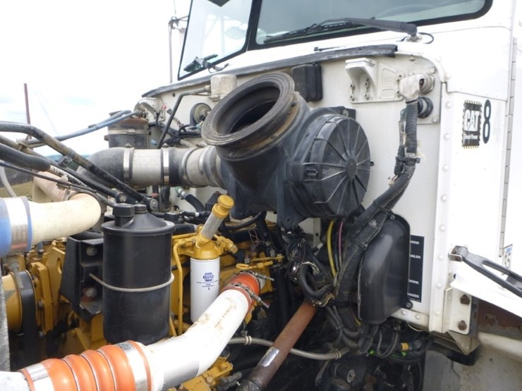 peterbilt-330-image-19