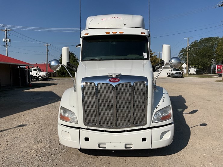 2014-peterbilt-579-image-3