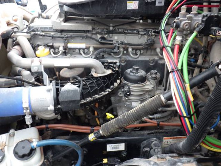 freightliner-cascadia-126-image-24