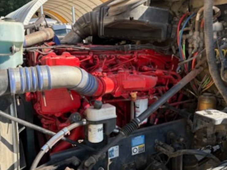 2016-peterbilt-579-image-12