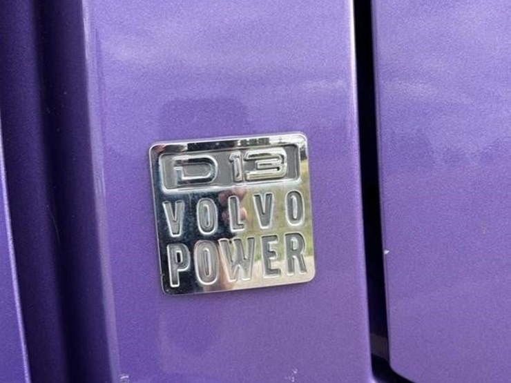 2015-volvo-vnl42t670-image-41