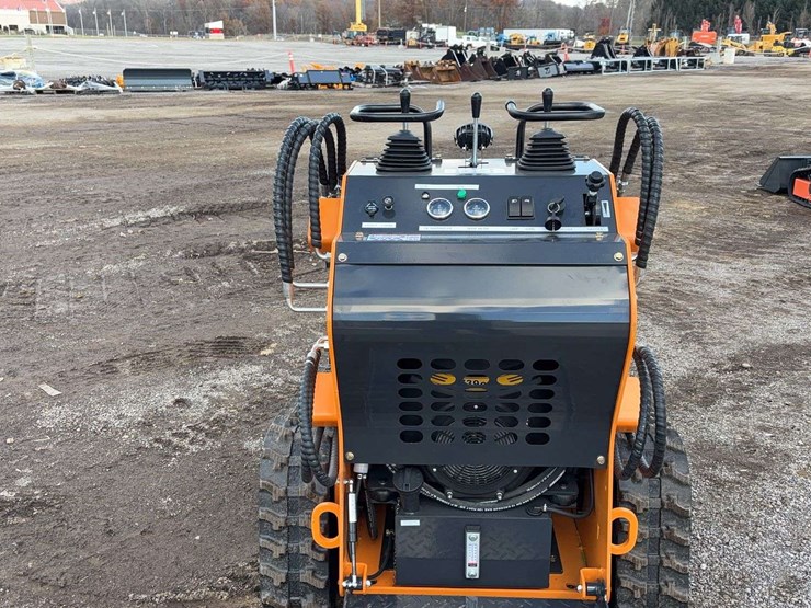 landhero-mini-stand-on-skid-loader-image-11