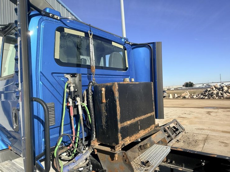 2017-international-prostar-image-8