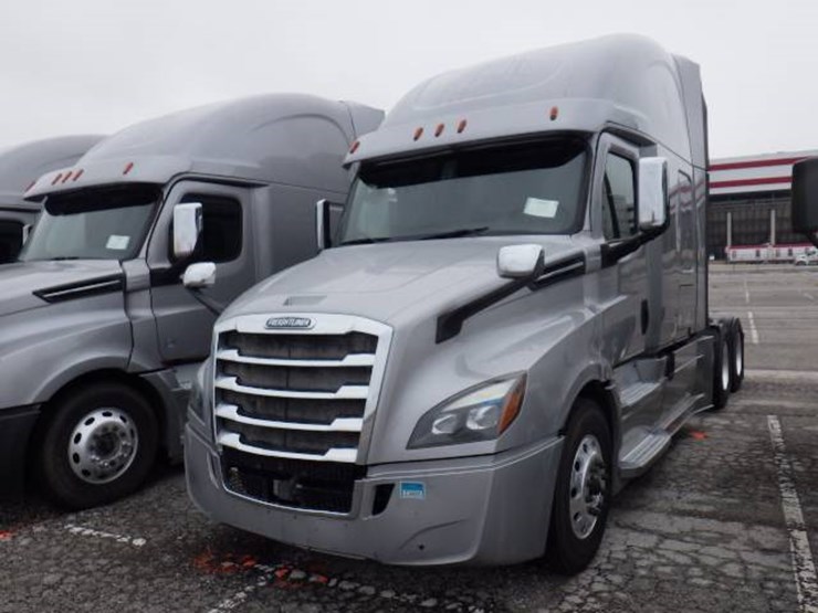 2019-freightliner-cascadia-126-image-1