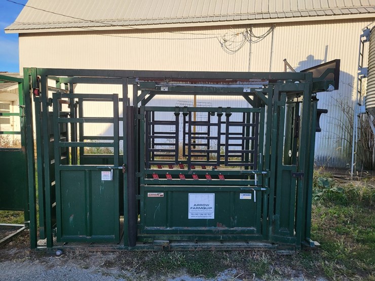 arrow-farmquip-8400-q-catch-cattle-squeeze-chute-w/alley-way---like-new-image-25