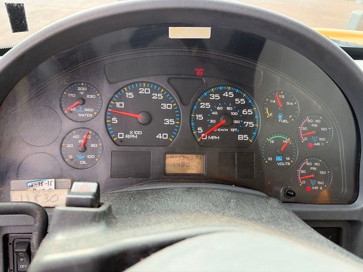 international-7400-image-34