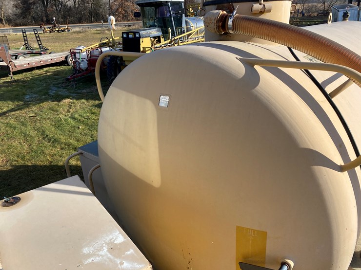 #1300-•-ag-gator-2004-injector-applicator-(colfax,-wi)-image-24