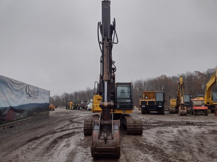 deere-200-lc-image-2