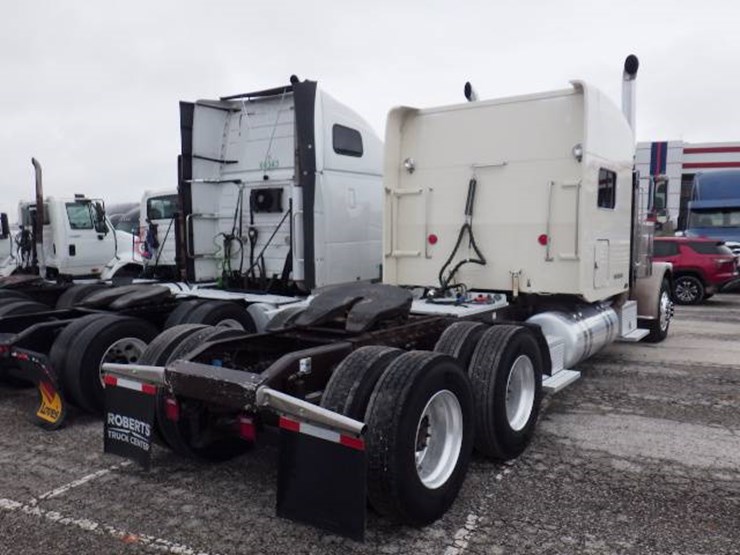 peterbilt-389-image-10