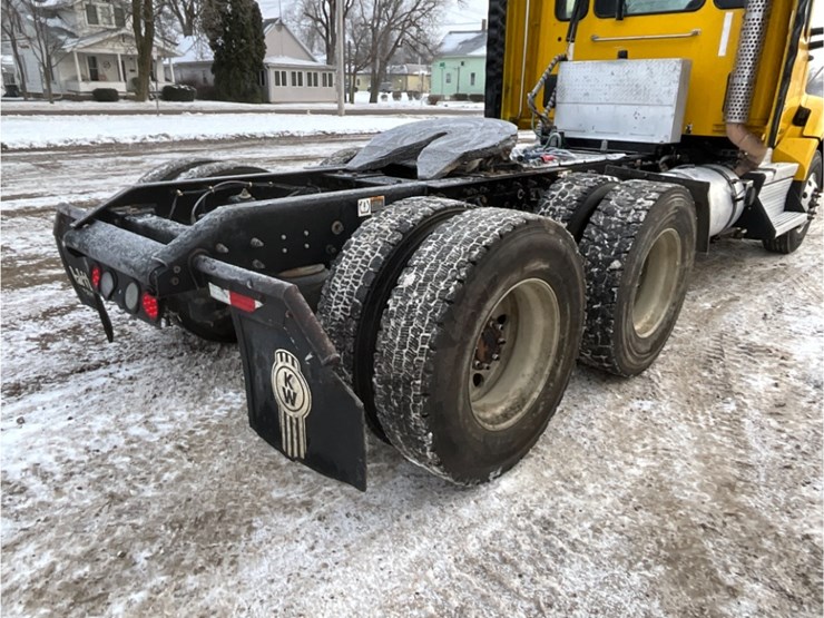 2019-kenworth-t880-image-12