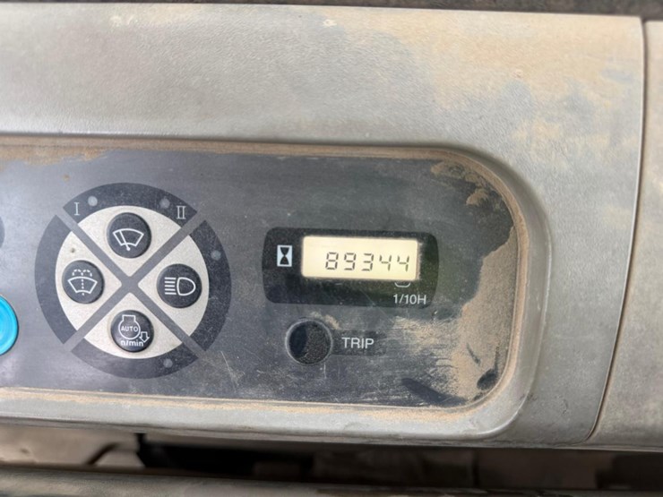 case-cx160b-image-30