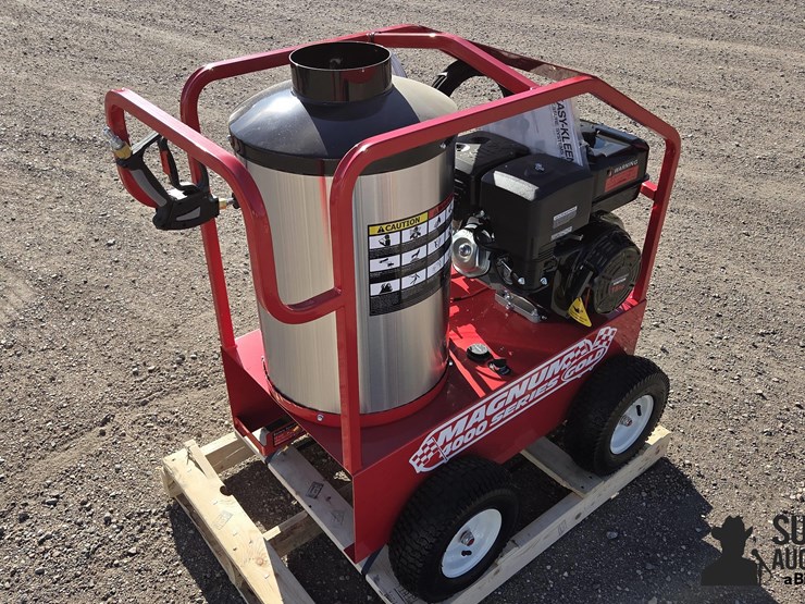 2025-magnum-4000-series-hot-water-pressure-washer-image-5