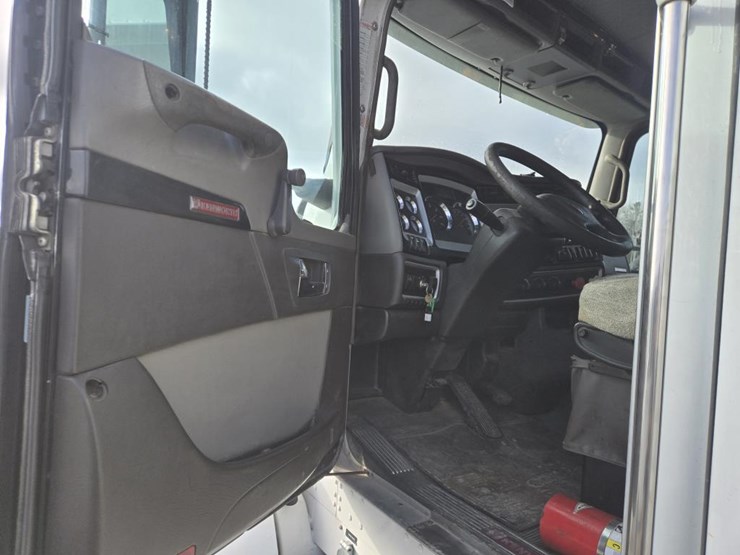 2013-kenworth-t660-image-39