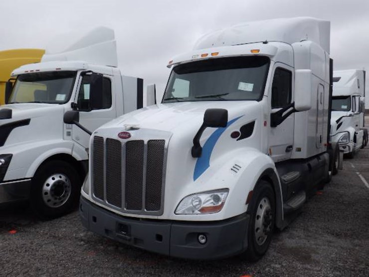 peterbilt-579-image-1