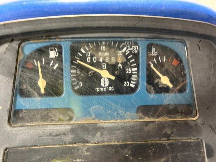 new-holland-tb110-image-18