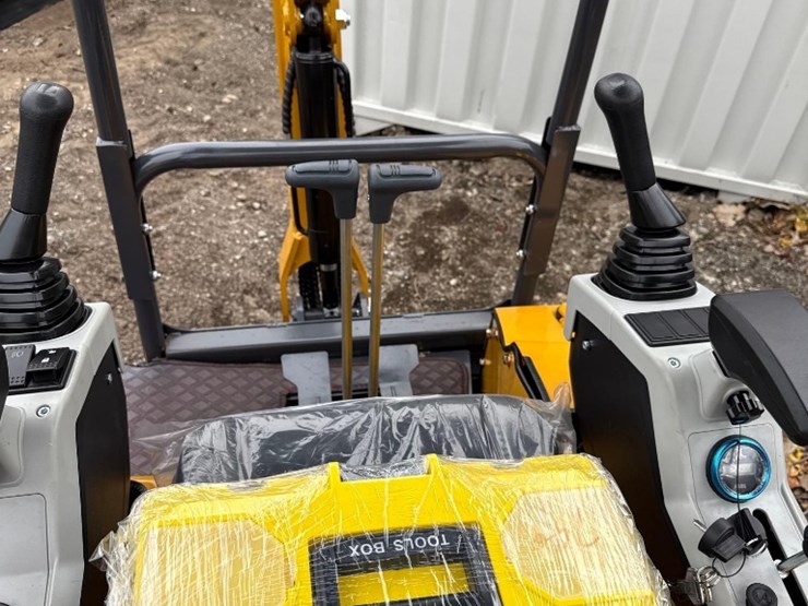 new-cfg-industrial-co-mini-excavator-model-qk20r-image-6