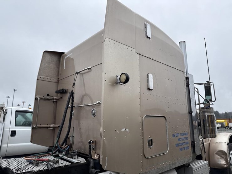 1999-peterbilt-379-image-17