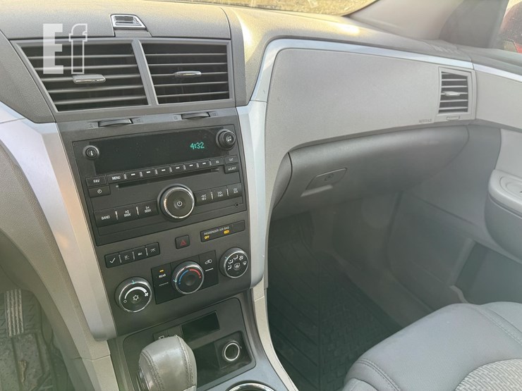 2010-chevrolet-traverse-image-18