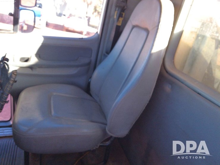 2007-freightliner-columbia-112-image-27