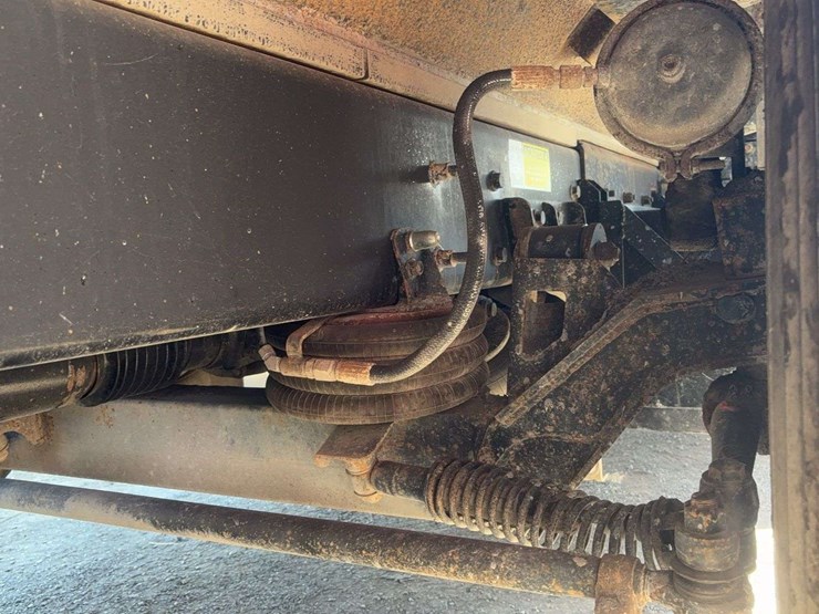 2010-international-lf517-lone-star-dump-truck-image-14