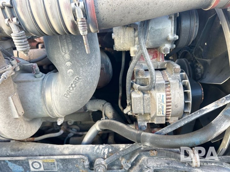 2010-peterbilt-386-image-43