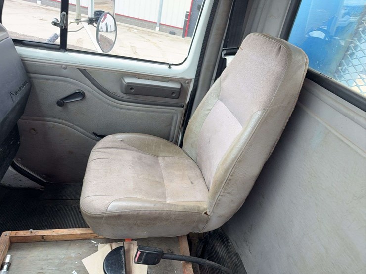 1997-international-4900-image-32