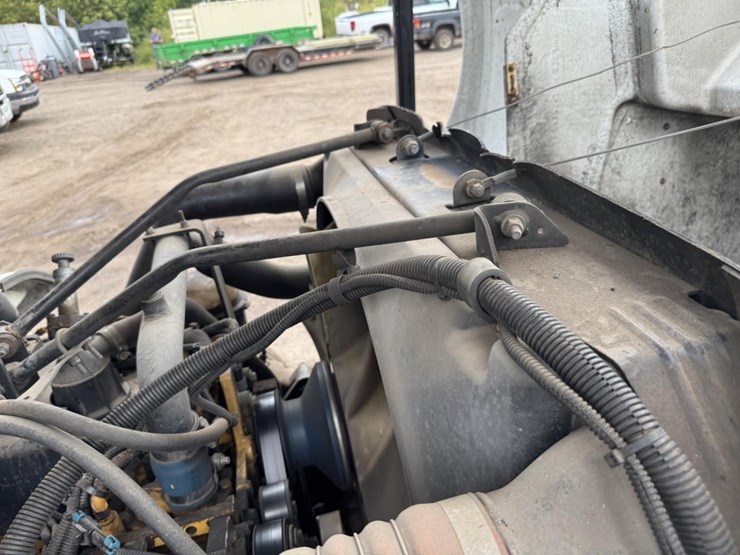 peterbilt-330-image-71