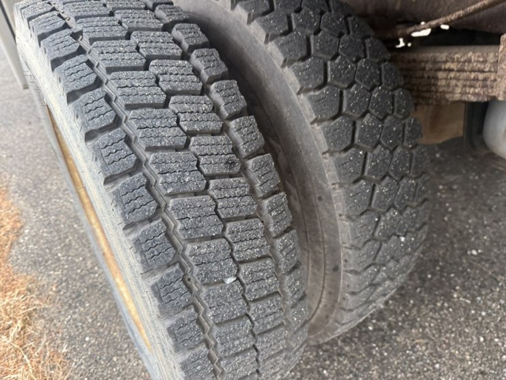 2012-ford-f550-image-40