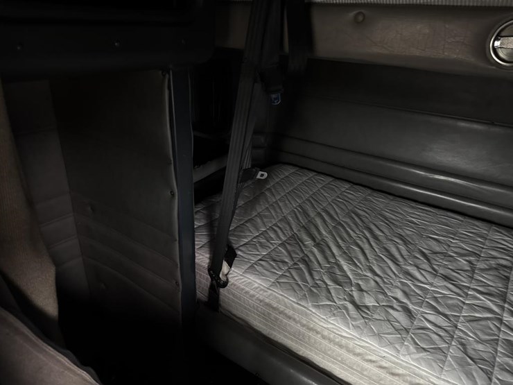 1999-peterbilt-379-image-88