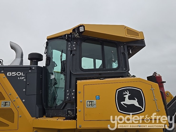 2019-deere-850l-lgp-image-141