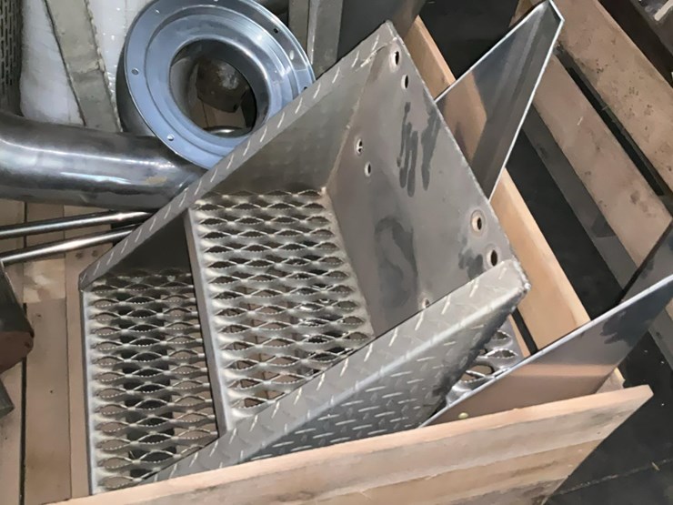 #563-•-aluminum-truck-accessories-image-2