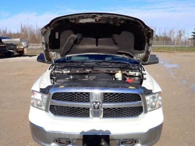 ram-1500-slt-image-11