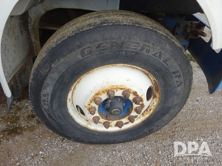 2003-international-8100-image-39