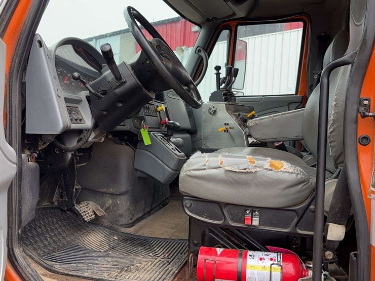 2004-international-7400-image-34