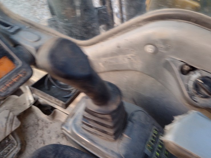 volvo-ec160b-lc-image-8