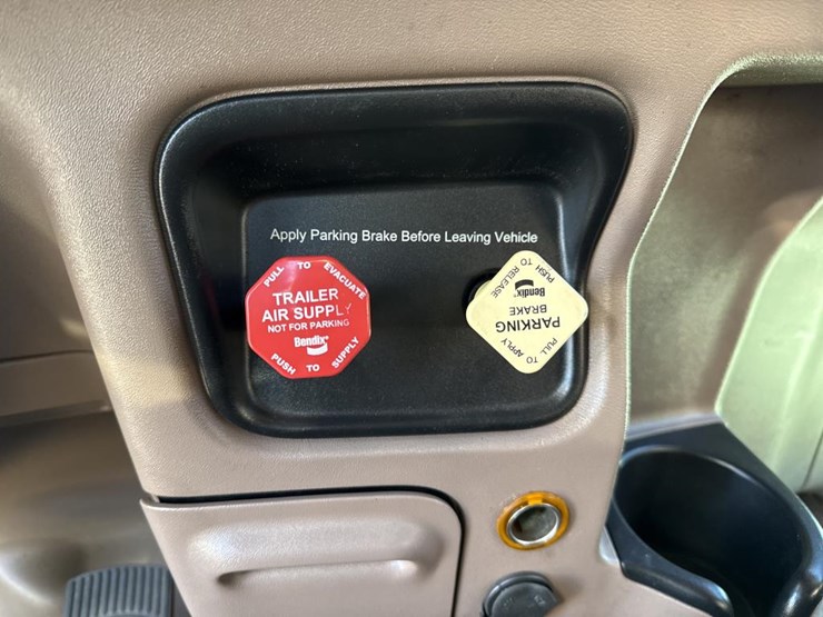 2012-peterbilt-389-image-81