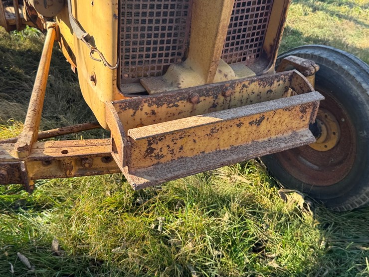 minneapolis-moline-445-image-22