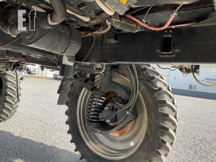 case-ih-patriot-3330-image-9