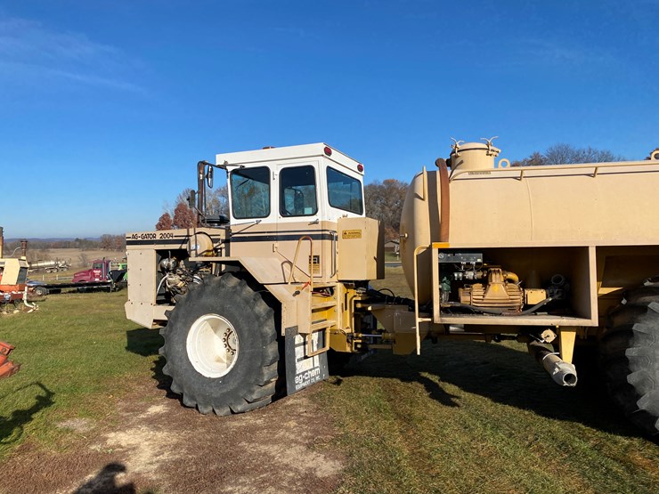 #1300-•-ag-gator-2004-injector-applicator-(colfax,-wi)-image-13