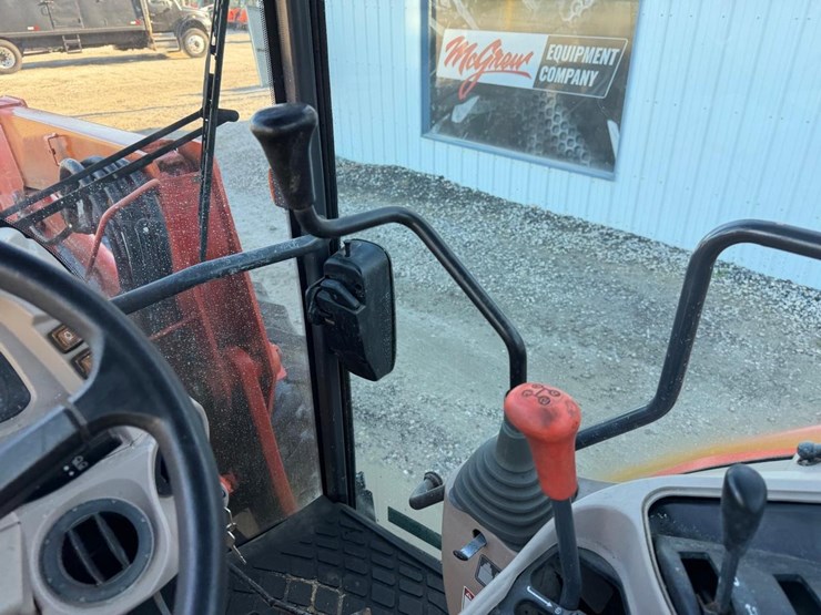 2016-kubota-m8560-image-28