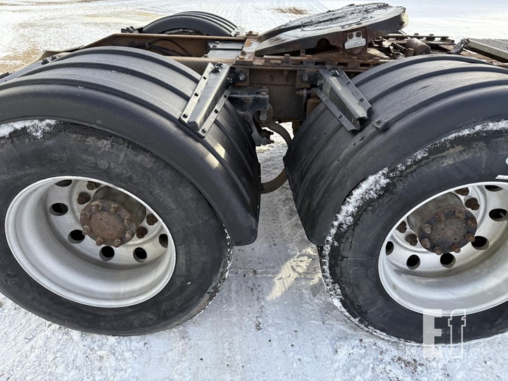 2004-peterbilt-379-image-42