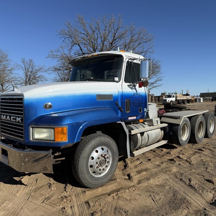MACK CL713