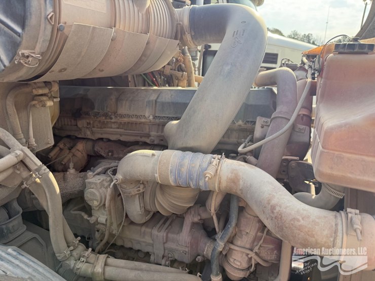 2020-mack-anthem-truck-image-23