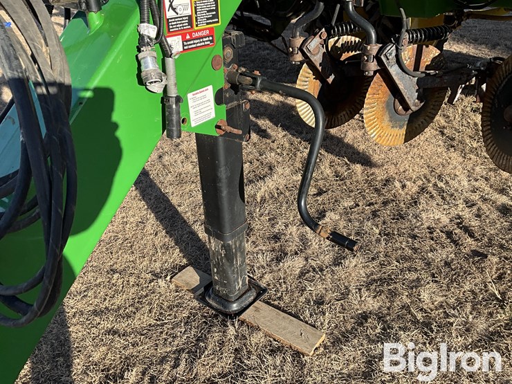 2014-john-deere-2510l-image-10