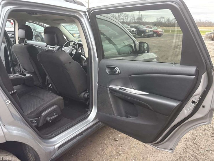 2016-dodge-journey-image-16