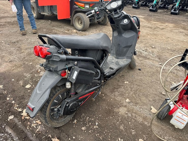 shshang-co-electric-scooter-image-6