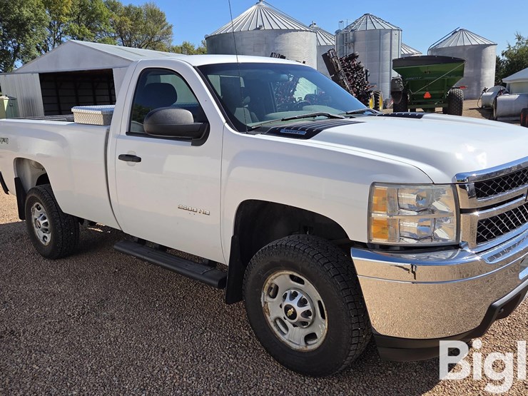 2011-chevrolet-silverado-2500-image-3