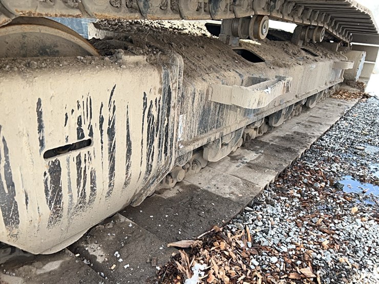 2017-deere-245g-lc-image-14