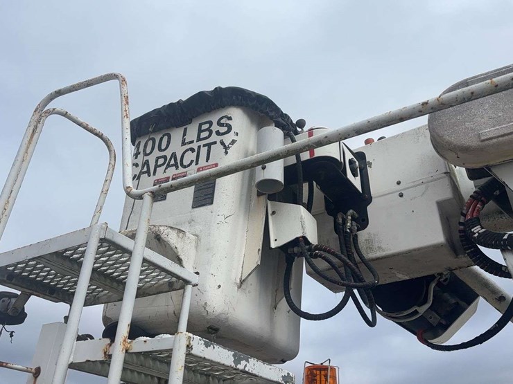 1999-freightliner-fl70-image-19